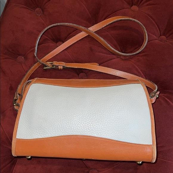 Dooney & Bourke Vintage White Shoulder Bag - Picture 11 of 14